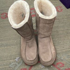 UGG Downtown Sheepskin Boots. MA5